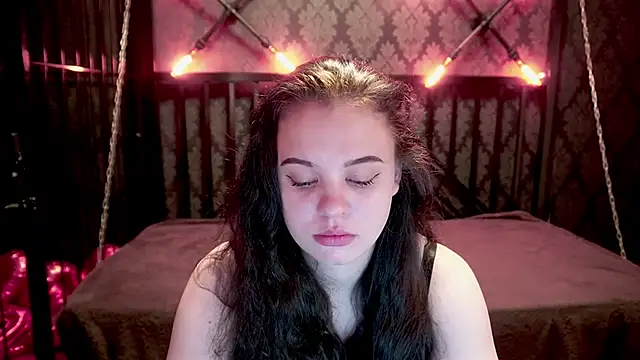 SnowWhiti online show from April 25, 2026, 7:11 pm