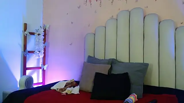 Snapshot of SweetRenata_ chatting on October 24, 2025, 11:20 am SweetRenata online show from October 24, 2025, 11:20 am