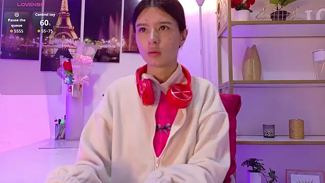 SweetRenata  online show from May 12, 2026, 11:38 am