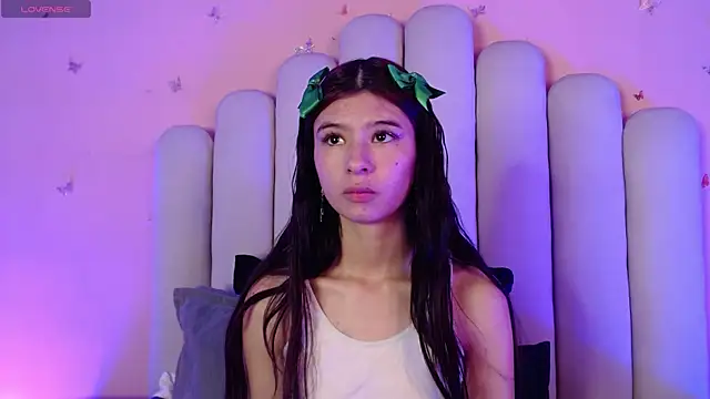 Snapshot of SweetRenata_ chatting on October 15, 2025, 11:18 am SweetRenata online show from October 15, 2025, 11:18 am