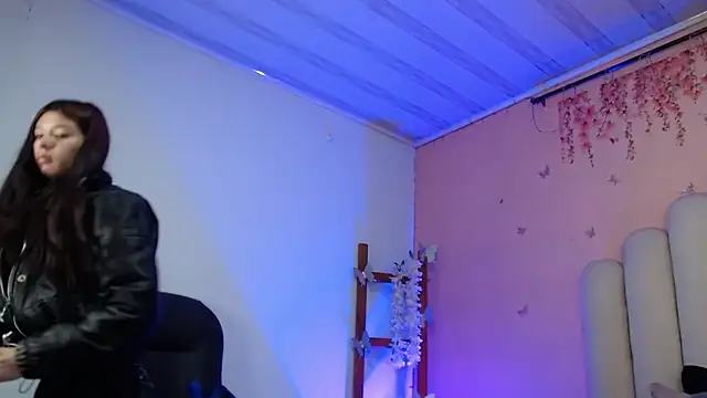 Snapshot of SweetRenata_ chatting on October 26, 2025, 11:21 am SweetRenata online show from October 26, 2025, 11:21 am