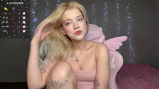 myprettylola online show from March 17, 2026, 3:04 pm