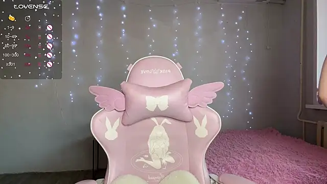 myprettylola online show from February 27, 2026, 1:44 pm