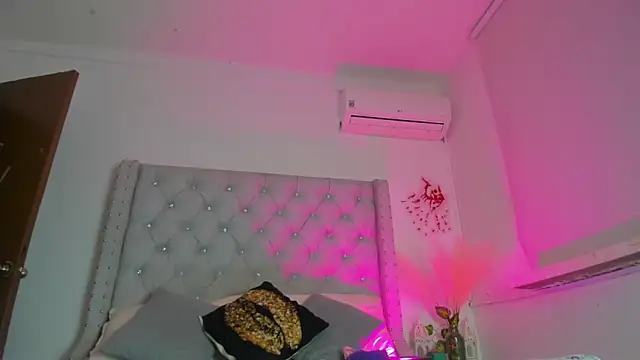 Snapshot of ChocoBunny1 chatting on November 12, 2025, 12:20 pm ChocoBunny1 online show from November 12, 2025, 12:20 pm