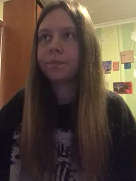 Snapshot of LunaVirelle chatting on May 5, 2026, 8:01 pm LunaVirelle online show from May 5, 2026, 8:01 pm