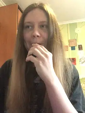 Snapshot of LunaVirelle chatting on April 25, 2026, 4:15 pm LunaVirelle online show from April 25, 2026, 4:15 pm