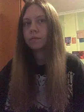 Snapshot of LunaVirelle chatting on April 18, 2026, 4:53 pm LunaVirelle online show from April 18, 2026, 4:53 pm