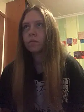 Snapshot of LunaVirelle chatting on April 18, 2026, 8:20 pm LunaVirelle online show from April 18, 2026, 8:20 pm