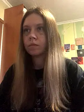 LunaVirelle online show from November 22, 2025, 2:05 pm