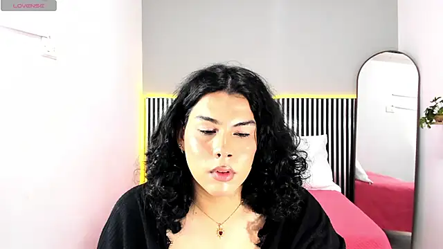 Snapshot of Little_Alli chatting on October 21, 2025, 7:46 pm Little Alli online show from October 21, 2025, 7:46 pm