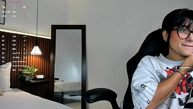 Snapshot of evelyn_samantha chatting on November 14, 2025, 12:58 am evelyn samantha online show from November 14, 2025, 12:58 am