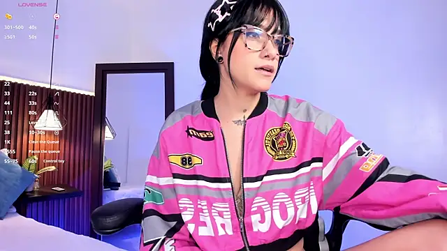 Snapshot of evelyn_samantha chatting on December 14, 2025, 1:34 am evelyn samantha online show from December 14, 2025, 1:34 am