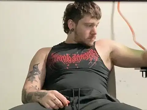 Snapshot of Skol_100802 chatting on November 5, 2025, 1:03 pm Skol 100802 online show from November 5, 2025, 1:03 pm