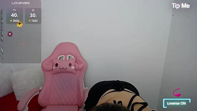 Snapshot of Isabella_wish1 chatting on October 10, 2025, 2:07 pm Isabella wish1 online show from October 10, 2025, 2:07 pm