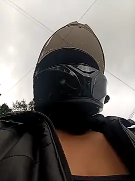 Snapshot of Scarlet_Aura chatting on November 29, 2025, 8:31 pm Scarlet Aura online show from November 29, 2025, 8:31 pm