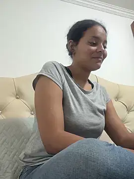 mariacamilagg online show from October 11, 2025, 9:38 pm