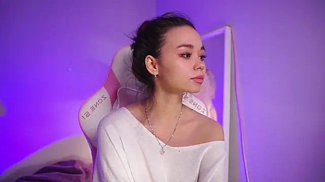 Snapshot of i_am_eva chatting on October 10, 2025, 7:20 am i am eva online show from October 10, 2025, 7:20 am