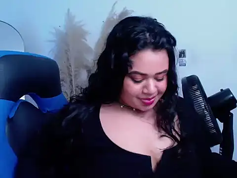 oliviia cute online show from November 8, 2025, 11:19 pm