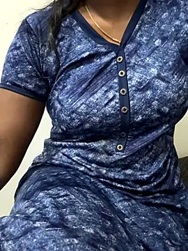 Snapshot of Tamilmallu-duskygirl03 chatting on November 9, 2025, 6:23 pm Tamilmallu-duskygirl03 online show from November 9, 2025, 6:23 pm