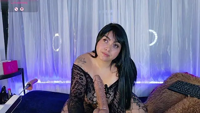Victoria Jonhss online show from April 28, 2026, 9:41 pm