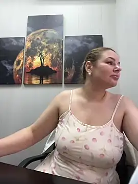 Snapshot of Passion-Blondy chatting on June 16, 2026, 8:47 am Passion-Blondy online show from June 16, 2026, 8:47 am