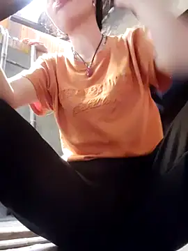 Snapshot of gio-thu chatting on November 15, 2025, 5:44 am gio-thu online show from November 15, 2025, 5:44 am