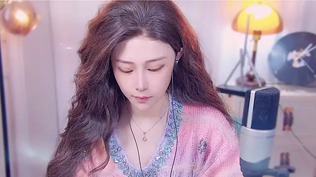 cherry-fa online show from October 14, 2025, 3:18 am