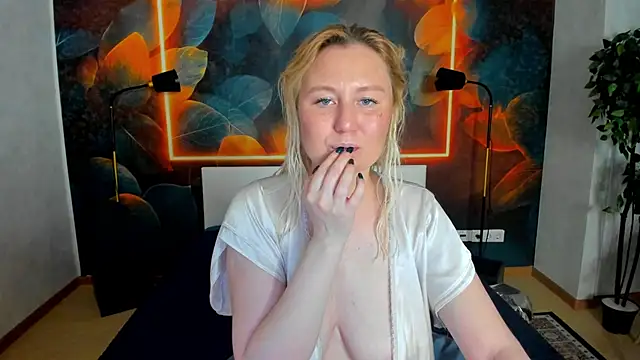 scent  of woman online show from June 13, 2026, 8:01 am