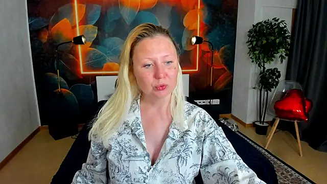 scent  of woman online show from June 25, 2026, 1:25 am