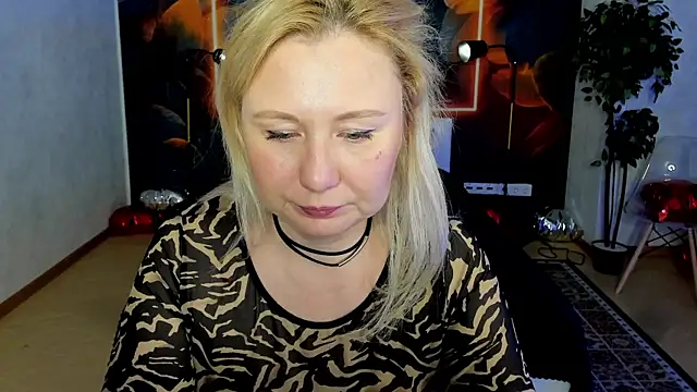 scent  of woman online show from May 13, 2026, 12:28 am