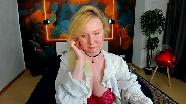 scent  of woman online show from June 24, 2026, 1:37 am