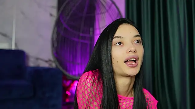 Snapshot of RachelRavee chatting on October 14, 2025, 4:13 am RachelRavee online show from October 14, 2025, 4:13 am