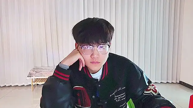 KK-cuteboy online show from April 22, 2026, 5:14 am