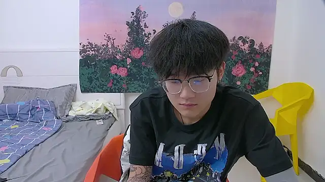 KK-cuteboy online show from May 5, 2026, 1:08 am