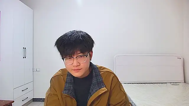 KK-cuteboy online show from May 8, 2026, 11:25 am