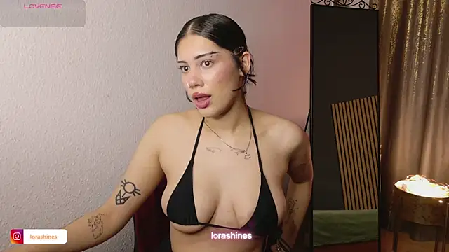 Snapshot of LoraShines chatting on March 21, 2026, 12:53 pm LoraShines online show from March 21, 2026, 12:53 pm