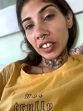 Snapshot of casalskunk chatting on November 9, 2025, 10:08 am casalskunk online show from November 9, 2025, 10:08 am