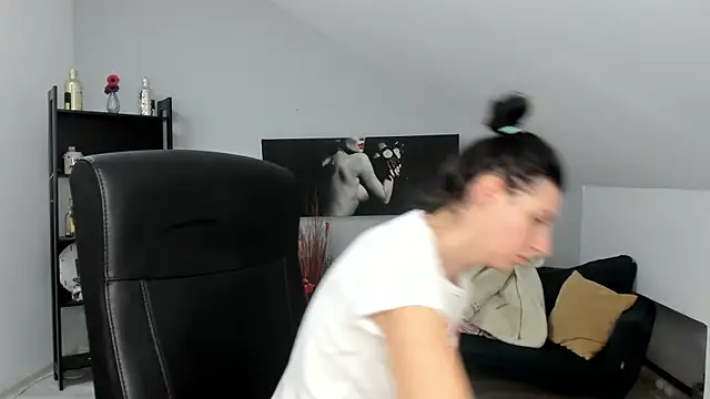 Snapshot of BettyJamess chatting on November 24, 2025, 4:12 am BettyJamess online show from November 24, 2025, 4:12 am