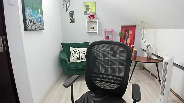 Snapshot of BettyJamess chatting on October 20, 2025, 7:36 pm BettyJamess online show from October 20, 2025, 7:36 pm