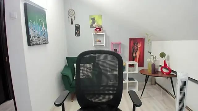 Snapshot of BettyJamess chatting on October 17, 2025, 7:26 pm BettyJamess online show from October 17, 2025, 7:26 pm