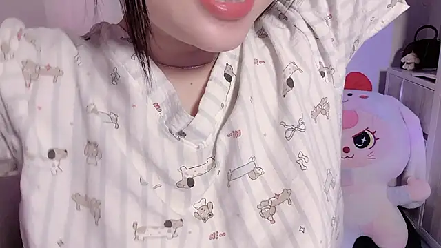 Snapshot of BeChinh_Lee chatting on June 12, 2026, 5:21 pm BeChinh Lee online show from June 12, 2026, 5:21 pm