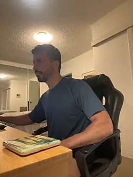 Snapshot of DrDreAu chatting on December 2, 2025, 8:27 am DrDreAu online show from December 2, 2025, 8:27 am