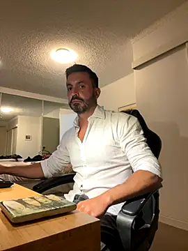 Snapshot of DrDreAu chatting on November 17, 2025, 10:30 am DrDreAu online show from November 17, 2025, 10:30 am