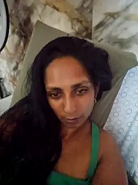 Snapshot of dreamerrrrr1 chatting on October 9, 2025, 5:35 pm dreamerrrrr1 online show from October 9, 2025, 5:35 pm