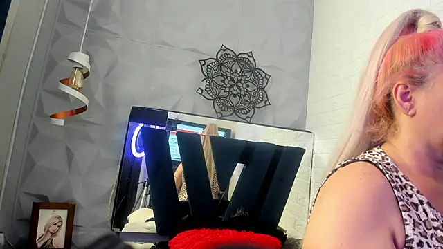 pamela velazco online show from November 7, 2025, 1:04 pm