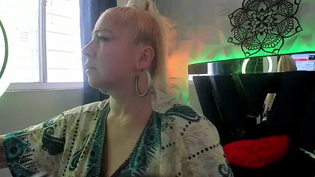 pamela velazco online show from November 14, 2025, 1:26 pm