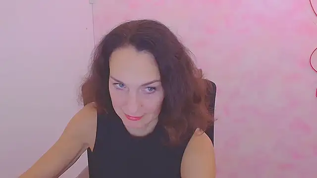 Snapshot of Rosie_Rosee chatting on November 4, 2025, 12:20 pm Rosie Rosee online show from November 4, 2025, 12:20 pm