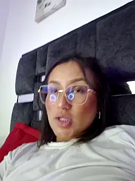 Snapshot of SussySunny_ chatting on October 25, 2025, 11:05 pm SussySunny online show from October 25, 2025, 11:05 pm