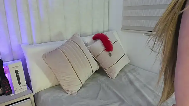 Snapshot of _nicole_moon chatting on October 14, 2025, 12:28 pm nicole moon online show from October 14, 2025, 12:28 pm