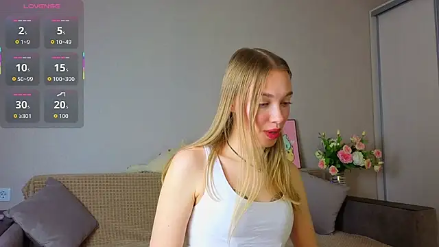 Snapshot of ElizaPurrr chatting on October 12, 2025, 11:22 am ElizaPurrr online show from October 12, 2025, 11:22 am